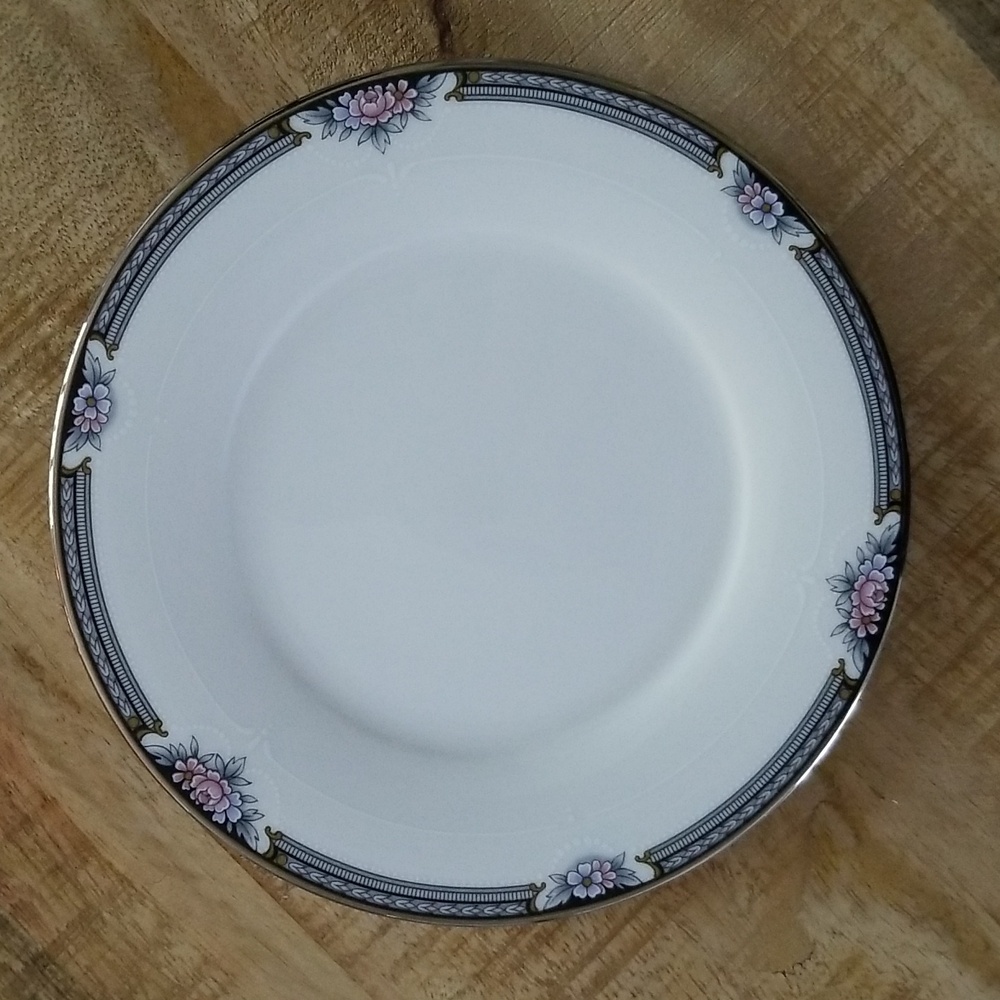 Noritake Halifax Dessert/Appetizer Plates - Set of 4 - Picture 2 of 9